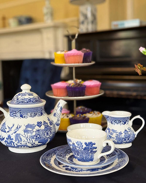 cupcakes and tea